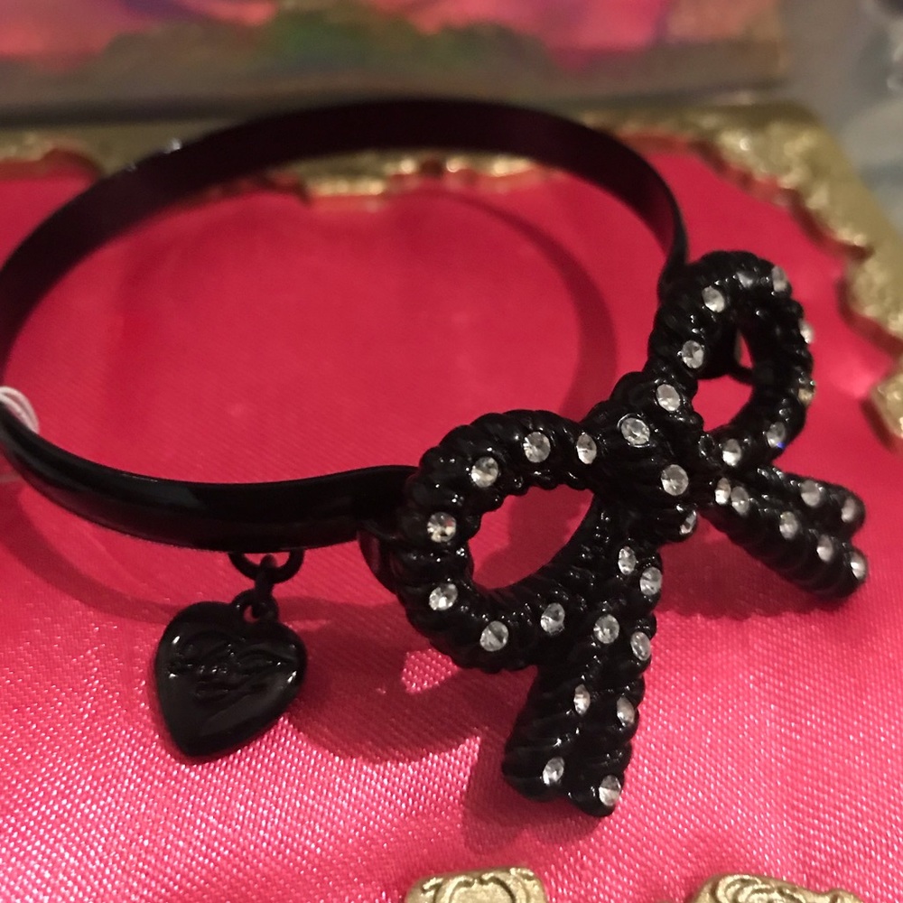 Black bow crystal rhinestone bracelet bangle Betsey Johnson vintage retro heart